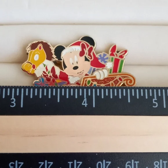 DISNEY LE SARATOGA SPRINGS RESORT & SPA HAPPY HOLIDAYS 2011 - Picture 3 of 6